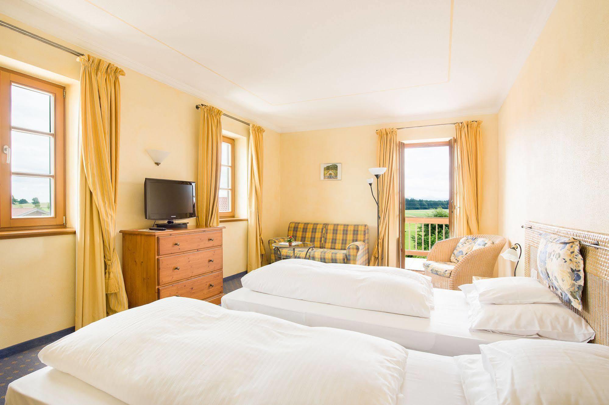 Hotel Und Landgasthof Altwirt Grosshartpenning Bagian luar foto